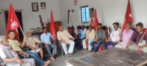प्रतापपुर में NEET पेपर लीक मामले पर प्रदर्शन, शिक्षा मंत्री के इस्तीफे की मांग