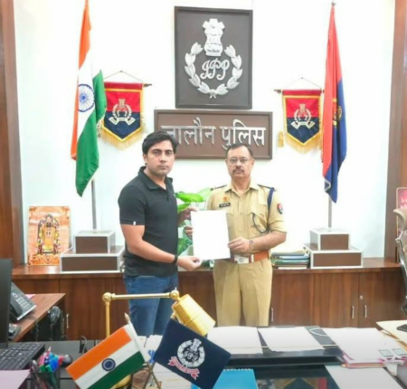 लूटकांड के सफल खुलासे पर एसओजी प्रभारी रिंकू सिंह सम्मानित, एसपी ने प्रशस्ति-पत्र देकर बढ़ाया उत्साह