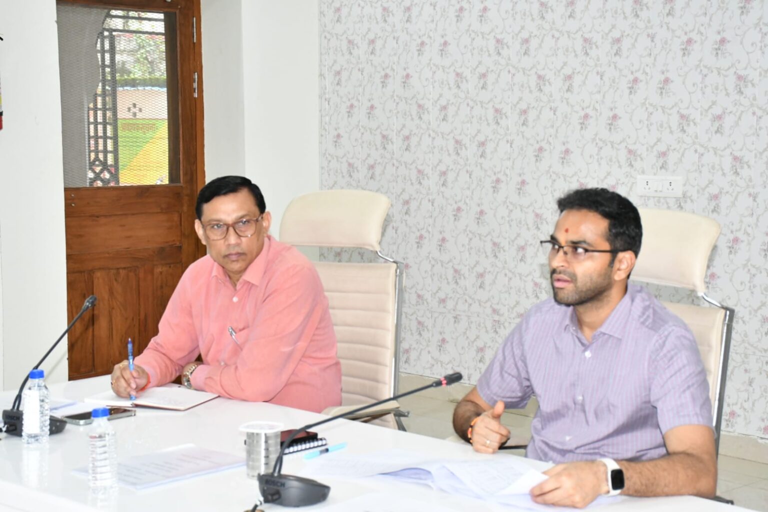 आपूर्ति, सहकारिता व खाद्य सुरक्षा विभाग की डीएम ने की समीक्षा