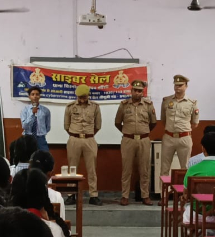 राष्ट्रकवि मैथिलीशरण गुप्त विद्यालय में चला साइबर जागरूकता अभियान, छात्रों को ऑनलाइन ठगी से बचने के दिए टिप्स