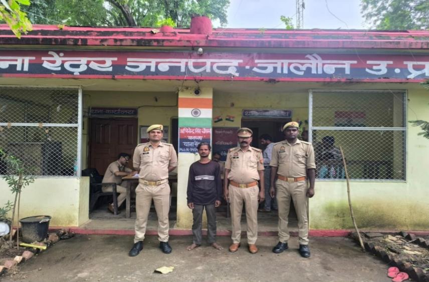 जालौन में NBW वारंटी के खिलाफ पुलिस की कार्रवाई, रेंढर पुलिस ने वारंटी अभियुक्त को घर से किया गिरफ्तार